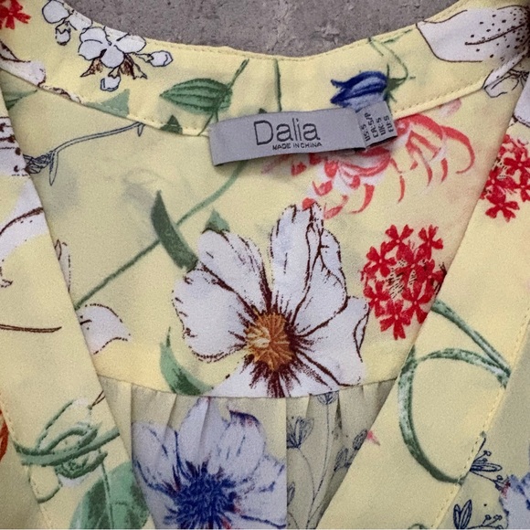 Dalia Yellow Botanical Floral Sleeveless Blouse Size Small - Picture 4 of 8